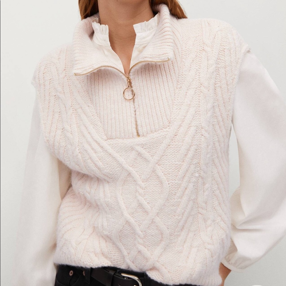 Sleeveless knit vest, short turtleneck with zipper